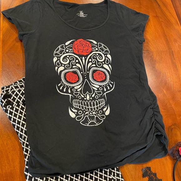 Skull top and rosé headband and rose choker - Picture 3 of 5